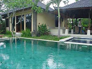 Villa and swimming pool Bali Real Estate