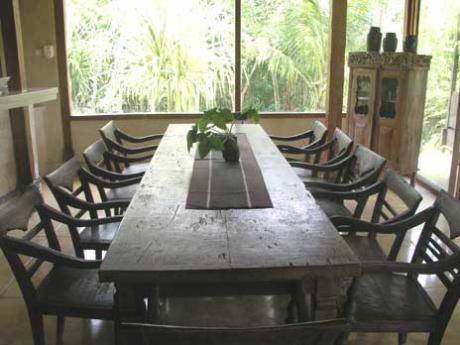 Dining table Bali Real Estate