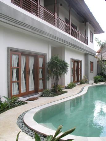 building pool Bali Real Estate