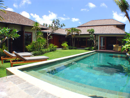 Pool and garden Bali Real Estate