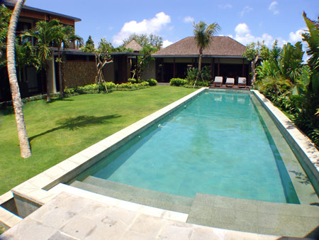 pool & garden Bali Real Estate