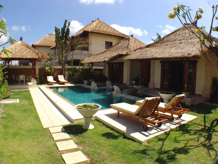 pool & garden Bali Real Estate