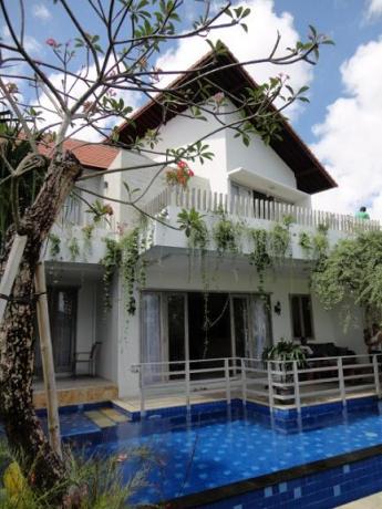 Modern villa in Giri Hill Bali Real Estate
