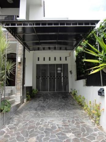 Carport and garage Bali Real Estate