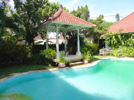 Swimming pool with gazebo Bali Real Estate