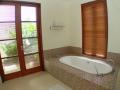 Stunning freehold Oberoi Villa bathroom