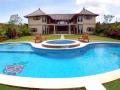 Sunshine Villa pool and garden