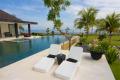 Exclusive Bali Beach Villa Relax at the Pool