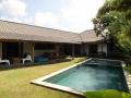 Batu Bolong Villa near the beach Swimming pool with garden and terrace