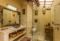 Pererenan Romantic villa Guest bathroom